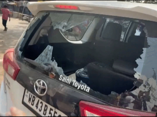 बर्धमान के रहमतनगर में आसनसोल साउथ सीट से BJP उम्मीदवार अग्निमित्रा पॉल की कार पर हमला हुआ।